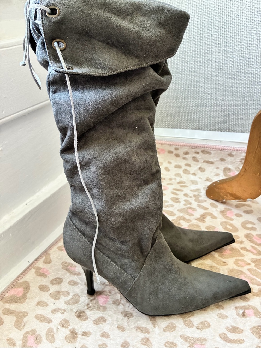 Women's Gray Suede Slouch Knee-High Pointed-Toe Boots